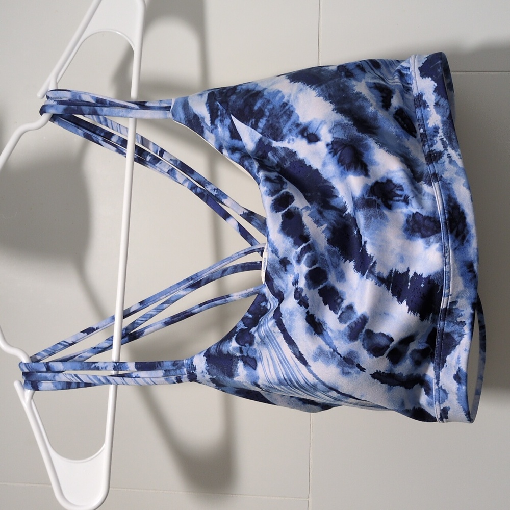 NWT XL GapFit Eclipse medium support strappy sports bra - blue and white tie dye